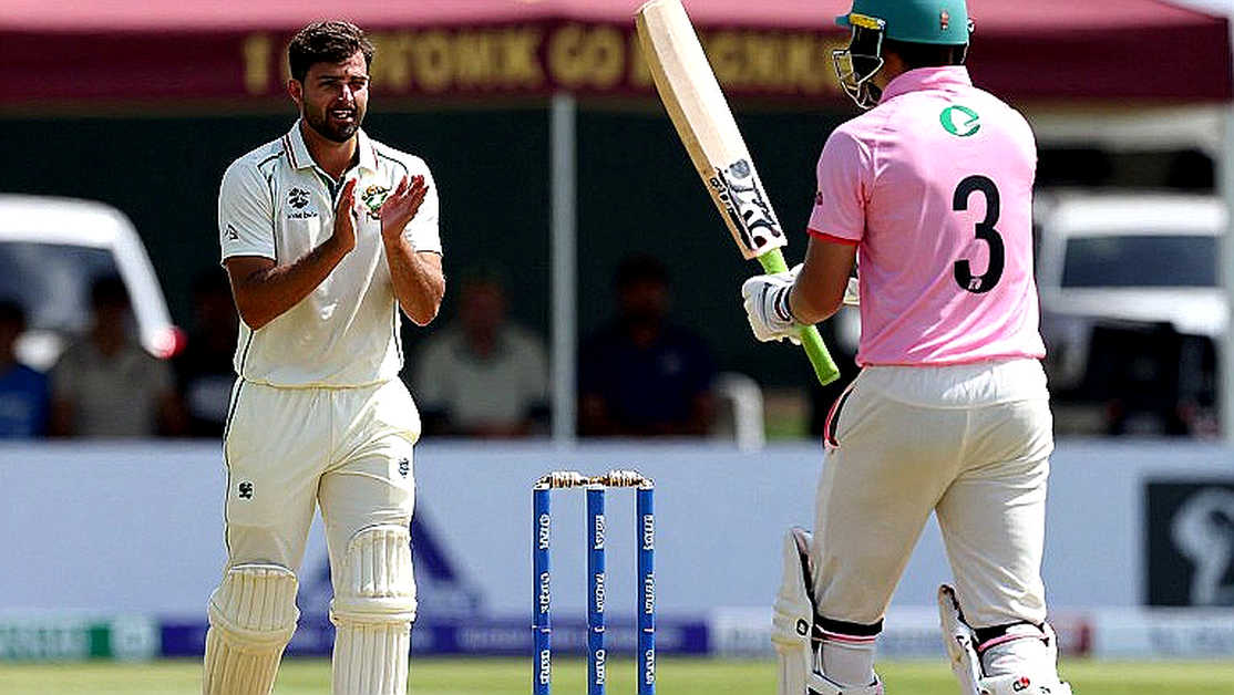 হাফ-স্পেসের দরজা: এশিয়ার ওয়ানডে ক্রিকেটে মাঝের ওভারগুলো যেভাবে একটা ফর্মেশন হয়ে উঠল